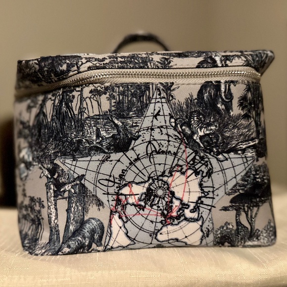 Dior Beauty Around The World Vanity Cosmetic Bag - Picture 6 of 7